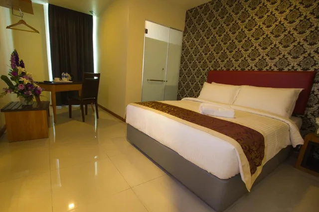 Executive, Suite, Prince 33 Hotel 1/1