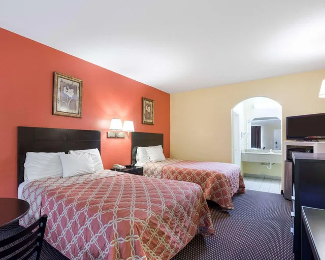 غرفة بسريرين كوين، Rodeway Inn & Suites Humble IAH 7/7