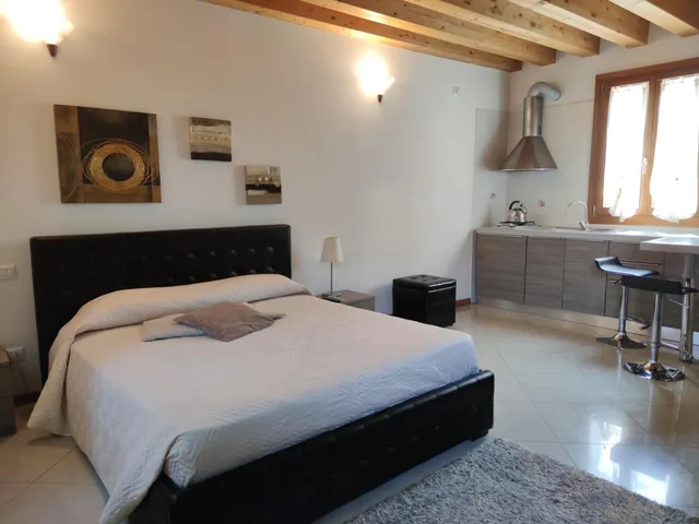 استوديو، Alberghiera Venezia 1/2