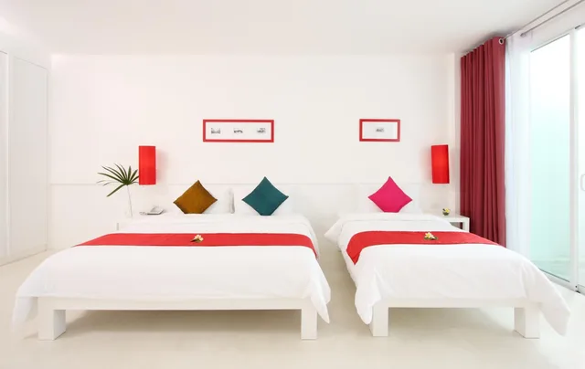 Deluxe, King Bed, Sofa, Pool Access, Serene Wing، The Old Phuket Karon Beach Resort 2/4