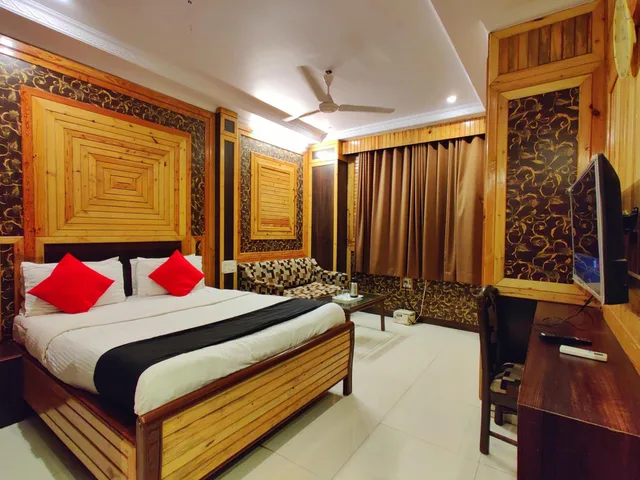 Standard, King Bed, Hotel Pratap Heritage 1/3