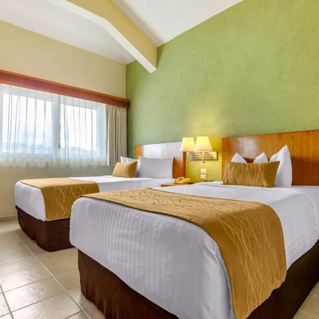 غرفة رباعية كبيرة لذوي الإعاقة، Comfort Inn Puerto Vallarta Golfside & Marina 1/10