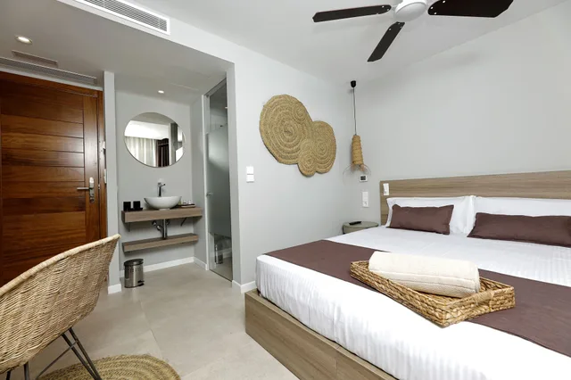 غرفة قياسية بسرير مزدوج بشرفة، Eques Petit Resort 1/6