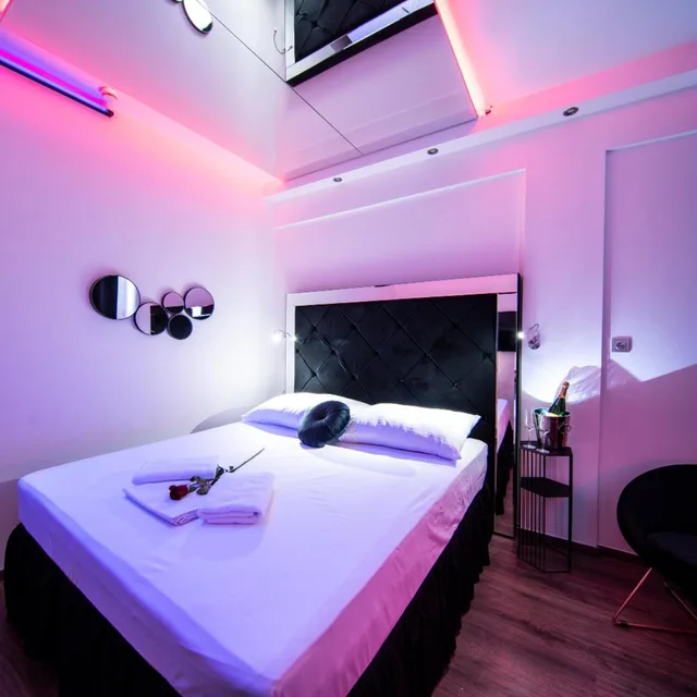 Elegant, King Bed, Pool Access، Hotel Aura Design & Garden Pool 6/10