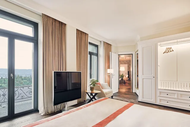 Deluxe, Suite, Panoramic View, Butler, Living Area, Jetted Tub، The Dolder Grand 2/4