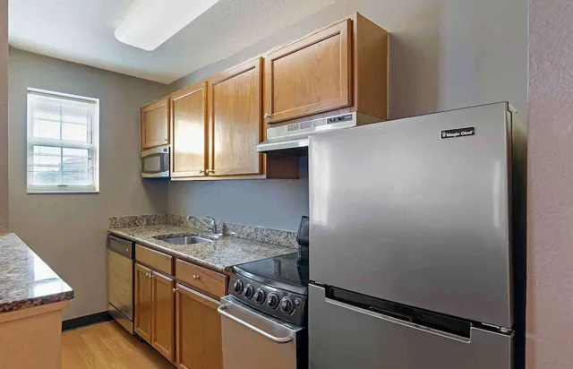 جناح سوبيريور بسرير كينج وسرير كوين بغرفتي نوم مع أريكة، Extended Stay America Suites - St Louis - Fenton 6/6