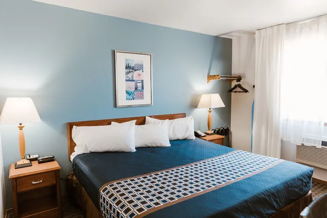 غرفة بسرير كينج، Travelodge by Wyndham Worland 4/7