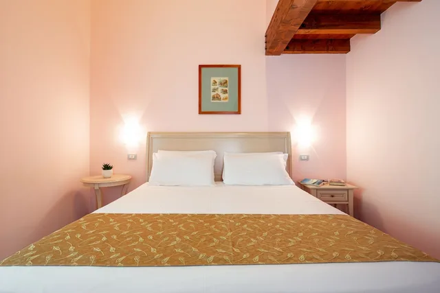 لوفت كلاسيكي بسريرين كوين بإطلالة على الحديقة مع أريكة، Domina Borgo Degli Ulivi 1/6