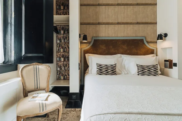 Mini, Deluxe, King Bed, Square View، Almalusa Baixa Chiado 6/9