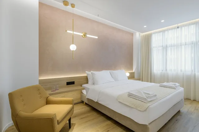 Executive, Suite, Queen Bed, Magenta Acropolis 2/5