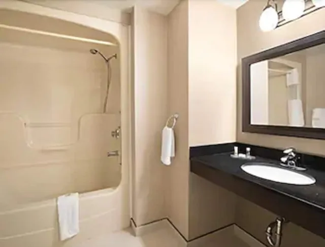 غرفة بسريرين كوين، Days Inn by Wyndham Stouffville 3/4