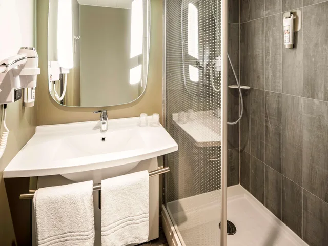 غرفة بسرير مزدوج مع سرير إضافي، Ibis Faro Algarve 7/9