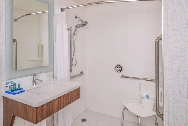 غرفة قياسية بسريرين كوين، Holiday Inn Express Palm Desert 5/6