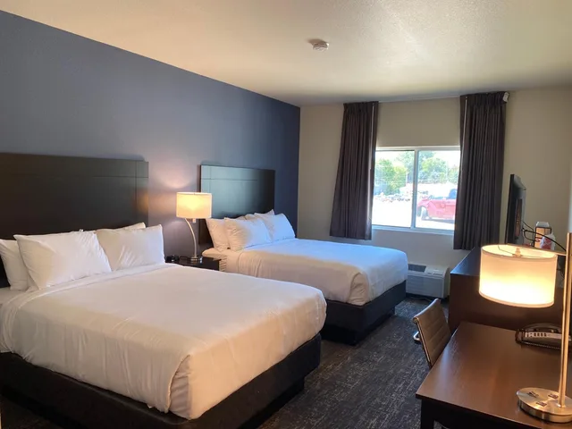 غرفة بسريرين كوين، Cobblestone Inn & Suites - Forest City 3/16