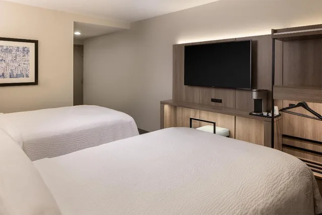 غرفة بسرير مزدوج بحوض استحمام لذوي الإعاقة، Holiday Inn Express - New York City Chelsea 3/9