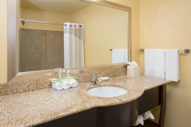 جناح بسريرين كوين، Holiday Inn Express Hotel And Suites Denver North Thornton 4/4