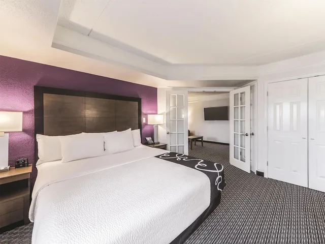 Deluxe, Executive, Suite, King Bed, La Quinta Inn & Suites by Wyndham Austin Airport 2/3