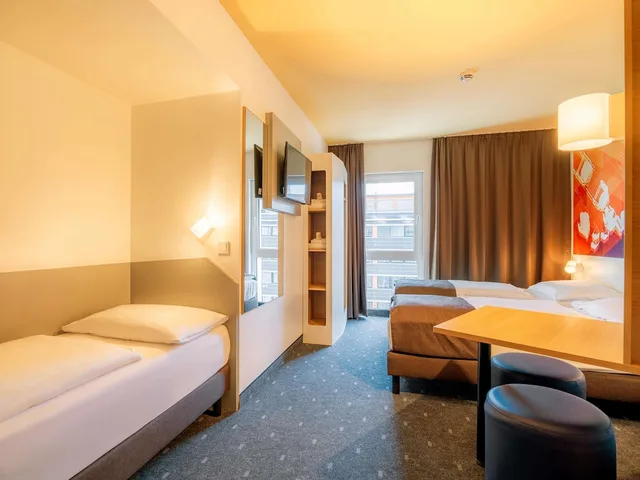 غرفة ثلاثية بثلاثة أسرّة، B&B Hotel Stuttgart-Bad Cannstatt 2/3