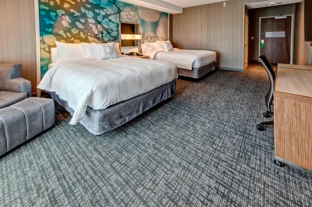 غرفة بسريرين كوين، COURTYARD WESTBURY LONG ISLAND 2/4