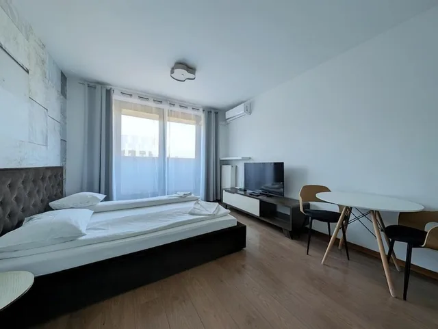 استوديو بسرير كوين بشرفة، Turnau City Aparthotel 1/5