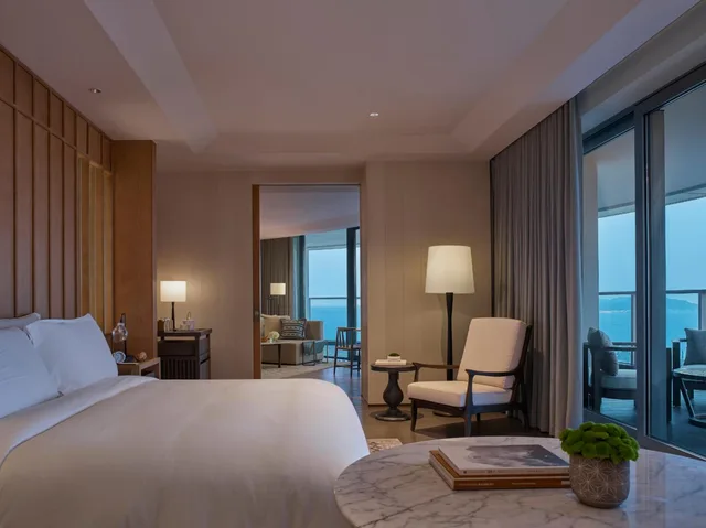 جناح بانورامي بإطلالة على البحر، Rosewood Sanya 1/2