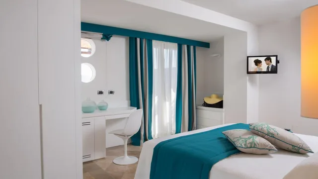 غرفة ديلوكس بسرير مزدوج بإطلالة على البحر، El Faro Hotel 9/10