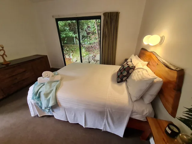 Studio, Queen Bed, Mountain Side, Mountain View، HUON BUSH RETREATS 2/4