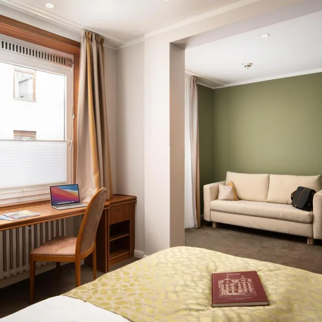 غرفة عائلية مع أريكة، Baseler Hof Hotel 9/10