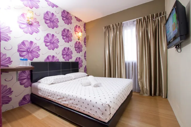 غرفة ديلوكس بسرير كوين، Remember Hotel Batu Pahat 1/7