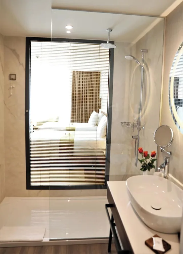 غرفة ديلوكس ثلاثية بسرير كوين وسرير فردي بإطلالة على المدينة بغرفة نوم واحدة، Limak Skopje Luxury Hotel Skopje 5/5