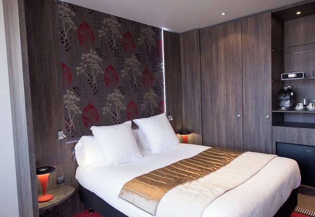 Junior Suite, King Bed, Sofa, Best Western Premier Patio Des Artistes 6/10