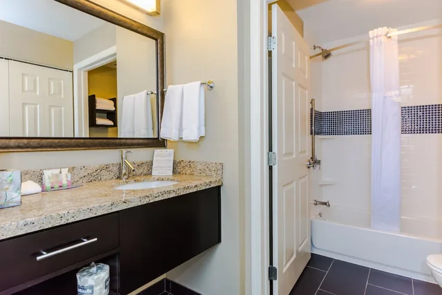 2 Bedrooms, Suite, 1 King and 2 Double Beds, Kitchen, Staybridge Suites Grand Forks 2/6