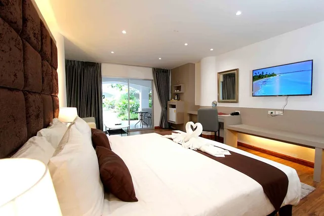 Premier, King Bed, Pooh Beach Resort and Spa 1/10