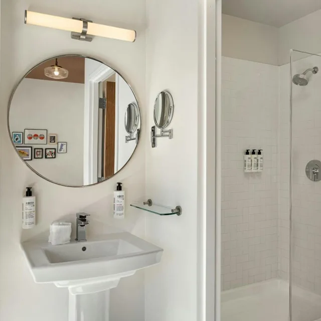 Cozy, Studio, Queen Bed, No View, Accessible, Found Hotel Chicago River North 5/5