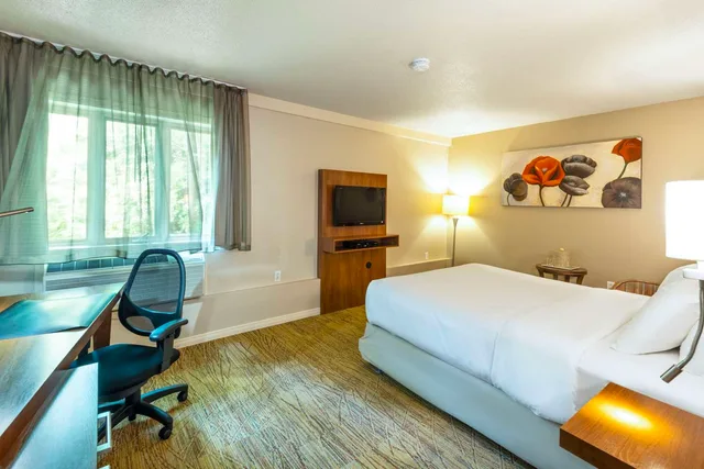 غرفة بسرير كوين، Comfort Inn Mont Laurier, QC 1/2