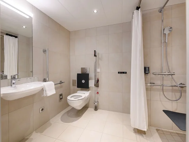 غرفة قياسية بسرير مزدوج لذوي الإعاقة، Novotel Wien Hauptbahnhof 3/5