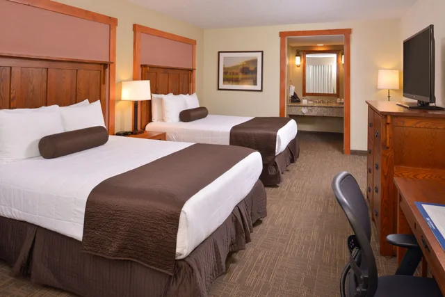 غرفة قياسية كبيرة بسريرين كوين مع أريكة، Best Western Plus High Country Inn 5/10
