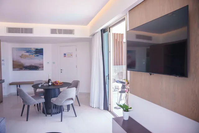 جناح تنفيذي بسرير كوين مع أريكة، Pavlo Napa Beach Hotel 5/10
