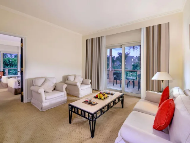 جناح بريستيج بسرير كينج بإطلالة على الحديقة بشرفة بغرفة نوم واحدة، Pavillon Winter Luxor 5/7