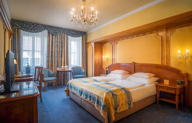 غرفة ديلوكس بسريرين منفصلين، SCHLOSSHOTEL ROMISCHER KAISER 1/2