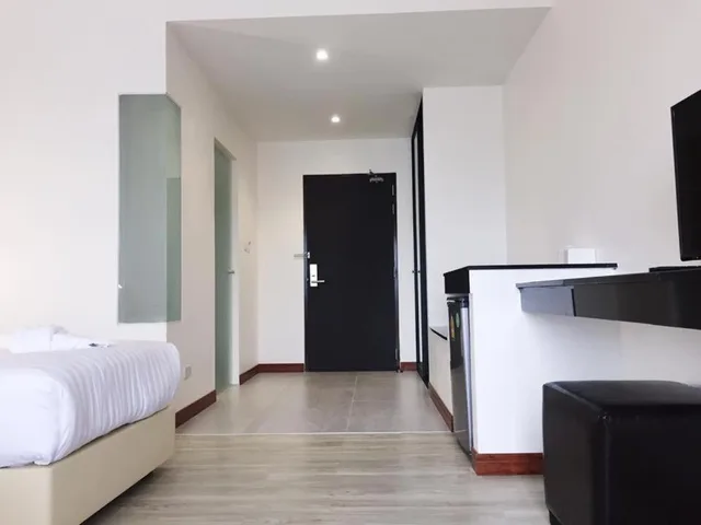 Deluxe, King Bed, Orchid Riverview Hotel 2/3