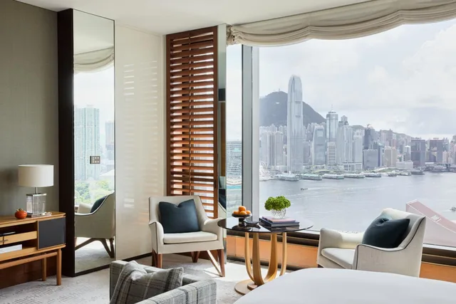 غرفة كلوب بريميير بسريرين منفصلين بإطلالة على المرفأ، Rosewood Hong Kong 1/2