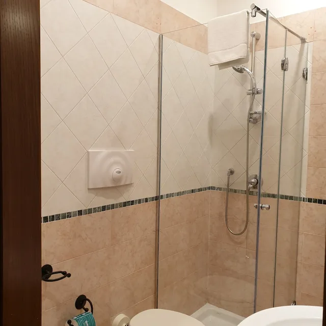 شقة ديلوكس بسرير كوين بإطلالة على الحديقة بشرفة مع أريكة، RESIDENCE L INCANTO 5/5