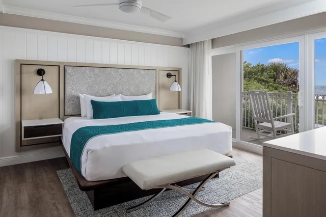 Room, King Bed, Beach Front، Delray Sands Resort 2/3