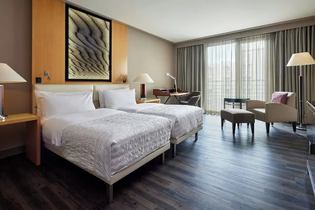 غرفة تنفيذية بسريرين منفصلين، Le Meridien Munchen 6/9