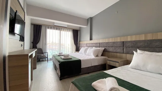 غرفة قياسية بسرير كوين وسرير فردي بغرفة نوم واحدة، Medos hotel 3/10
