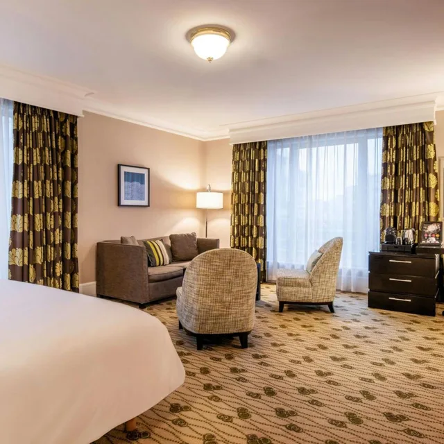 جناح جونيور مع دخول صالة النادي، Renaissance Brussels Hotel 5/9