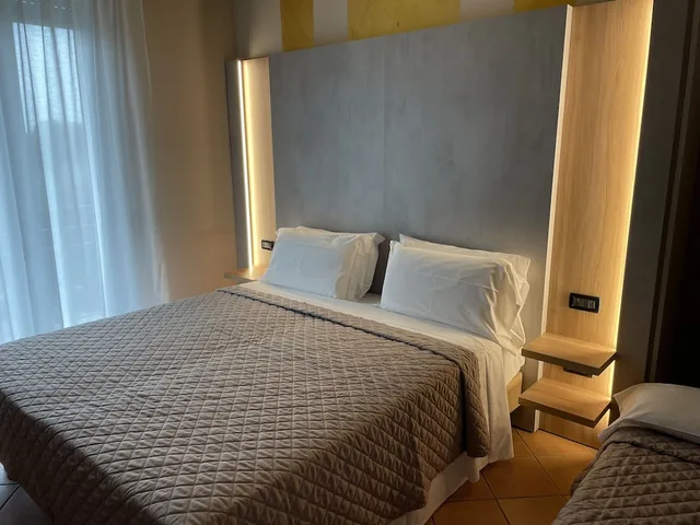 غرفة ثلاثية بإطلالة على البحيرة بشرفة، Villa Rosa 1/8
