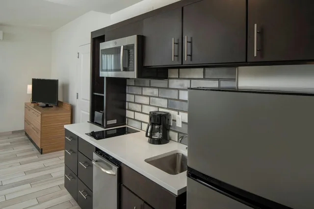 جناح بسرير كينج بغرفة نوم واحدة مع أريكة، Towneplace Suites By Marriott Foley At Owa 7/7