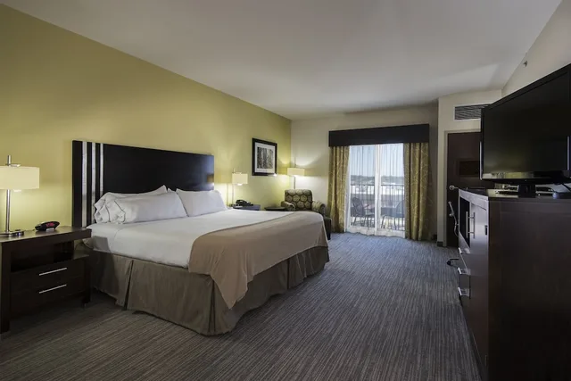 غرفة قياسية بسرير كينج بشرفة، Holiday Inn Express Hotel Suites Conway 2/3
